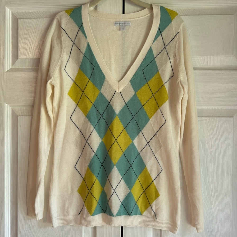Vintage New York and Company argyle sweater 💚